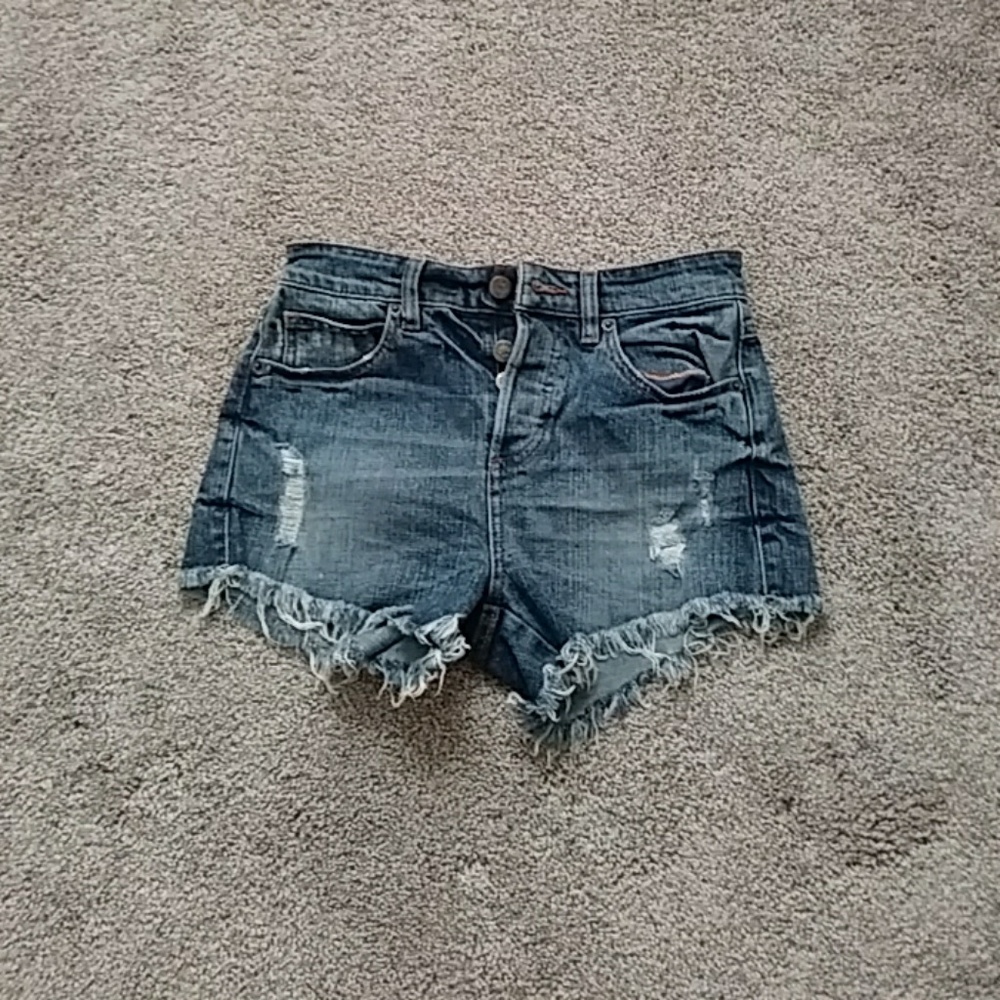 Guess hirise ripped shorts